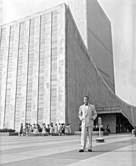 196px Dag Hammarskjold outside the UN building 0